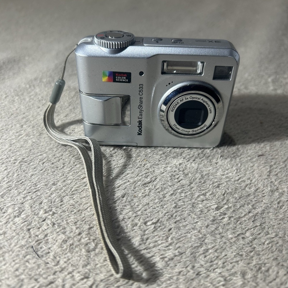 Kodak EasyShare C533 5.0MP Digital Camera Bundle w/ 3 SD Cards USB W Case